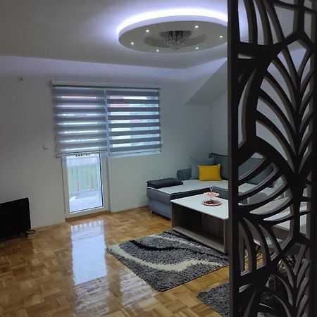 Stan Na Dan Elena Apartment Lukavica Luaran gambar