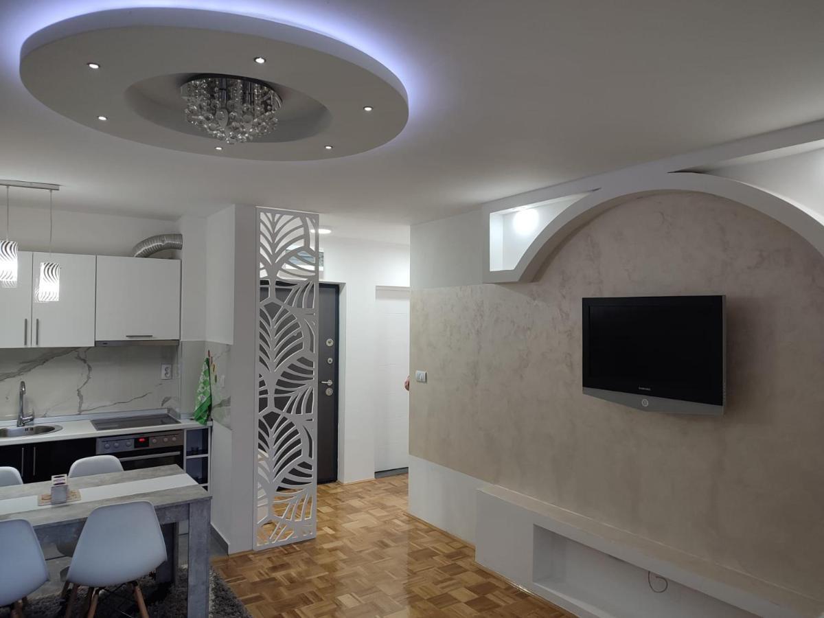 Stan Na Dan Elena Apartment Lukavica Luaran gambar